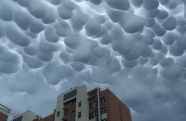 空を覆う不気味な雲「乳房雲」
