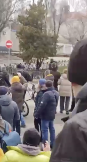 ウクライナの街で響く銃声