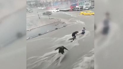 街を襲う洪水