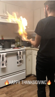 炎上した鍋に水を入れて大炎上