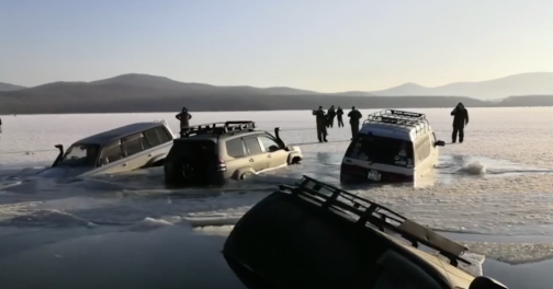 凍った湖に駐車して大後悔