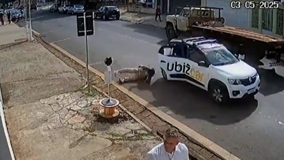 タクシーから人が落ちた！と思ったら無賃乗車