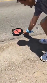 道路でステーキが焼けちゃうほどの暑さ