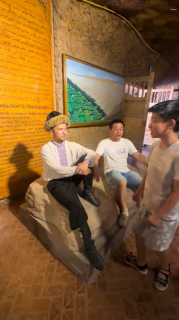 マネキンと写真撮影をしようとしてびっくり