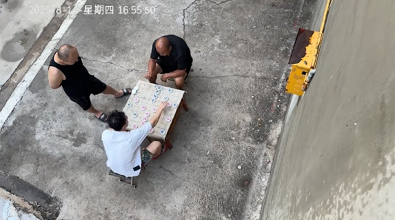 中国将棋に夢中になりすぎる男たち