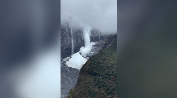 ダイナミックな氷河崩落