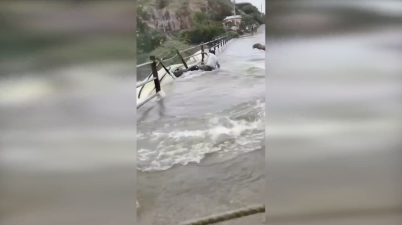 洪水の力をナメすぎてたバイク乗り
