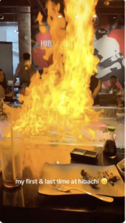 鉄板焼きの調理中に油のフタが外れて大炎上