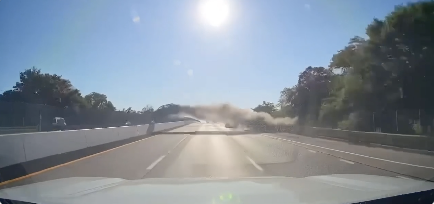 車の運転中に横から暴走車がダイブ