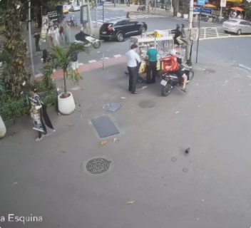 スマホを奪う一瞬の犯行