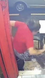 寄りかかって立ってたら滑って転倒