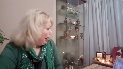 突然割れるガラス棚