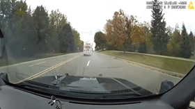 患者が乗る救急車を盗んだ男が衝突事故を起こす