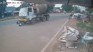 ミキサー車の下敷きになったと思ったら