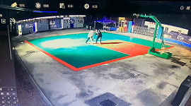 バスケ中に同じタイミングですってんころりん