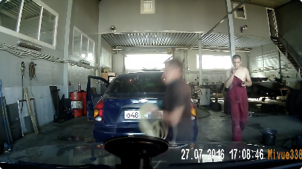 一瞬で視界から消えた整備士