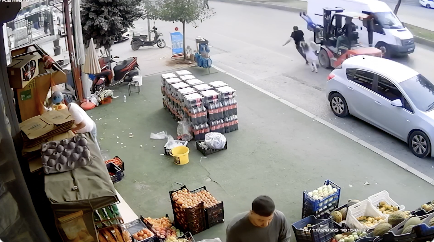 まさかのフォークリフト