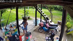 扇風機で感電して倒れるおばあさん