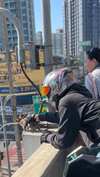 見事な素早さで子猫を捕獲