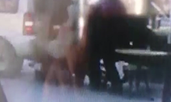 歩行者を轢いてパニックになりトラックに衝突