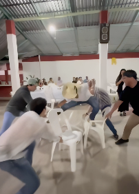 椅子だけでロデオを完全再現