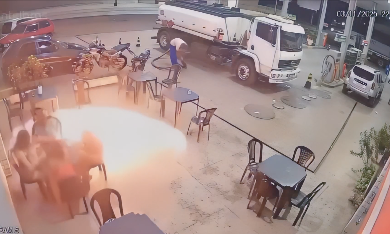 給油所でタバコを吸ったら炎上