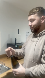 シャンパンのコルクが奇跡のカムバック