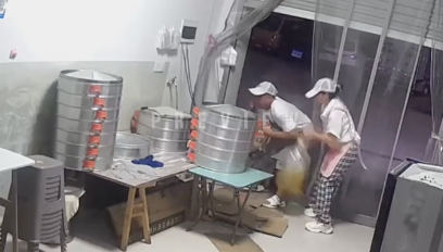 妻の咄嗟の判断で夫を感電から救う