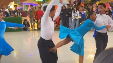 予期せぬ一撃にも演技は続行