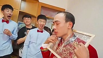 ゲーム中に新郎のウィッグが脱落