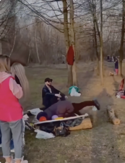 バランス崩してテーブル崩壊