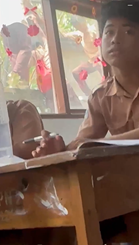 授業をサボった生徒が壁をよじ登り壁が崩落