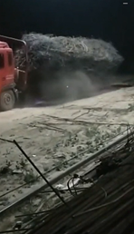 5秒で10トンの鉄鋼を荷降ろしする方法