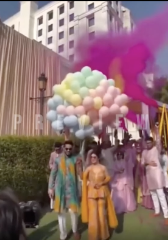 結婚式入場時にバルーンが爆発