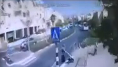 奇跡的に誰も轢かなかった暴走バス