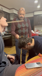 イタズラに見事にハマる男