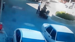 運転が下手すぎるライダーが同じ人に2回も衝突