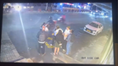 猛スピードで突っ込んでくる車を避けたグループ