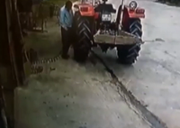 空気の入れすぎでタイヤが破裂し吹き飛ぶ運転手