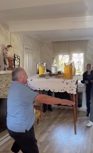 強靭な顎で盛り上げる男