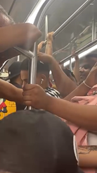 ちょっと迷惑？電車の中で散髪