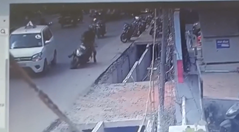 急に車線変更してきた車のせいで排水溝に落下