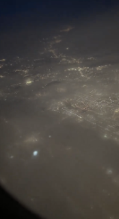 飛行機の窓からUFO目撃