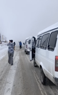 巨大雪崩で視界ゼロ