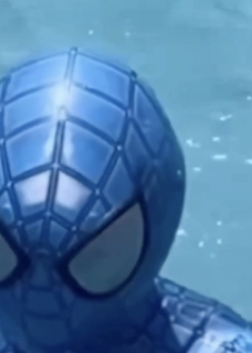 水に濡れて酸素が足りないスパイダーマン