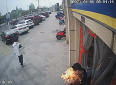 タバコに火をつけようとしたら顔の前で火の玉が爆発