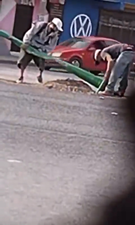 倒れている街灯から銅線を盗もうとしたら…