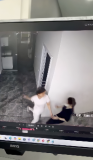 曲がり角で顔面強打