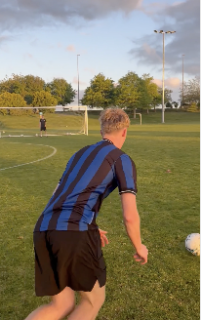 何度もクロスバーに嫌われるシュート